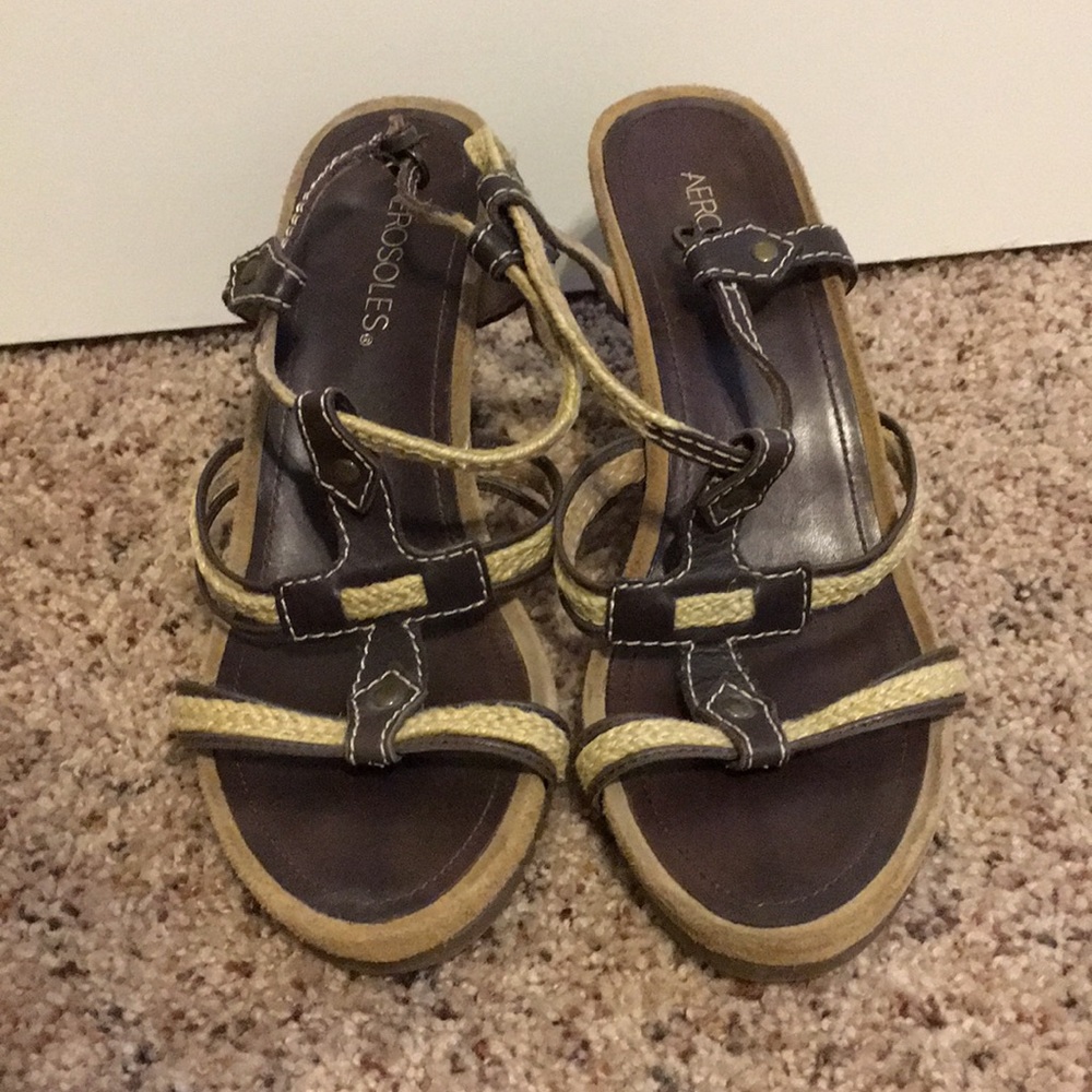 Brown saddle wedges.